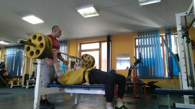 Лаухин Фёдор жим штанги лёжа 140 кг. на 4 раза смотреть онлайн