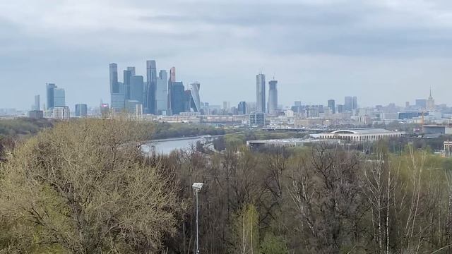 30.04.2021. Москва. Воробьёвы горы. Смотровая площадка. смотреть онлайн