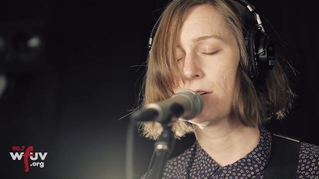 Laura Gibson - "Empire Builder" (Live at WFUV) смотреть онлайн