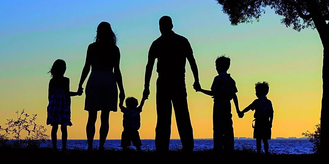 О льготах, положенных многодетным семьям в России смотреть онлайн