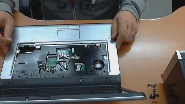 Toshiba Satellite L300-17L Disassembling