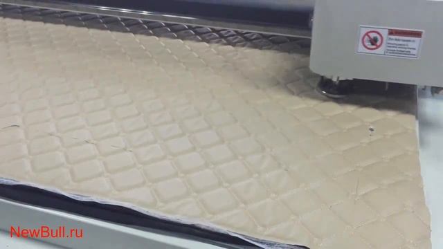Планшетный режущий плоттер DCZ в процессе резки подушек в машины второе видео, режущий плоттер и смотреть онлайн