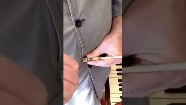 "SCHOLZE" upright piano,1961. Fix center pin in a flange and tightening it's screw. смотреть онлайн