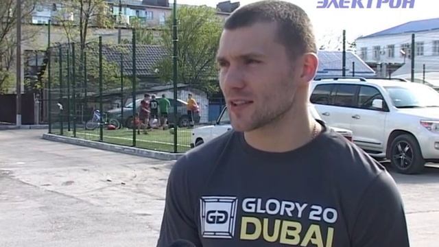 Кикбоксер из Крымска Анатолий Моисеев одержал победу на профессиональном турнире w5. смотреть онлайн