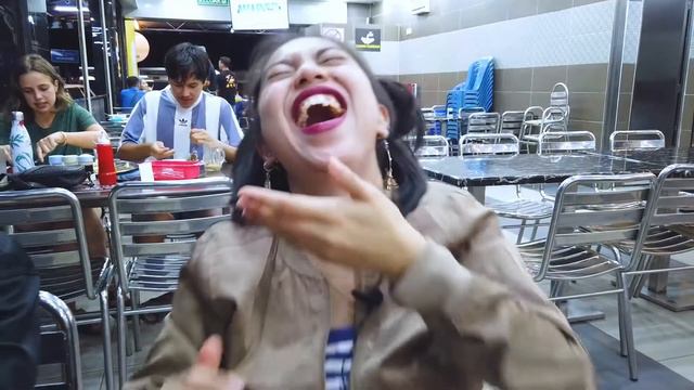 FOOD HUNTING GONE WRONG !!! смотреть онлайн