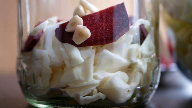 МАРИНОВАННАЯ КАПУСТА СО СВЕКЛОЙ | Простая и вкусная закуска! смотреть онлайн