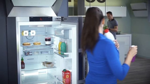 Softclose posable de LIEBHERR : une simple pression suffit смотреть онлайн