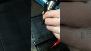 Как запаять трещину акб,ремонт битого аккумулятора,чем склеить треснувший акб,как запаять акб