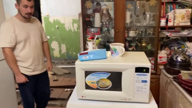 РЕМОНТ В ДЕРЕВЕНСКОМ ДОМЕ! ВЫКИДЫВАЕМ МЕБЕЛЬ НА УЛИЦУ! ЖИЗНЬ ПРОСТЫХ ЛЮДЕЙ В ДЕРЕВНЕ! НАША ФЕРМА! смотреть онлайн