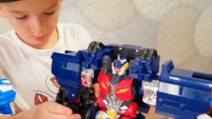 ТРАНСФОРМЕРЫ, СОБИРАЕМ ОГРОМНОГО РОБОТА ИЗ НЕСКОЛЬКИХ МАШИН. Transformers.  We collect a huge robot