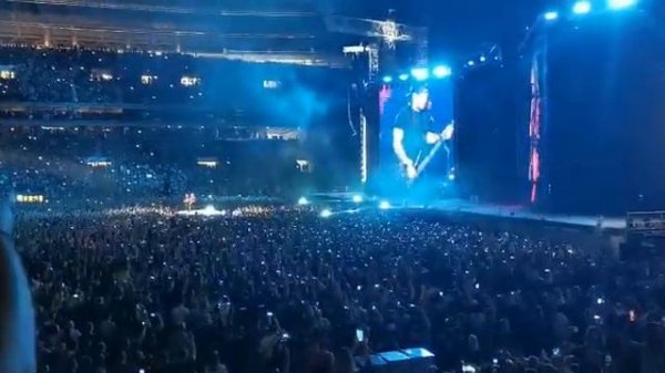 Металлика поет группу крови