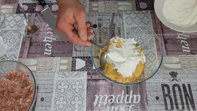 Картофельные драники с фаршем (колдуны). Очень сочные и вкусные деруны из картошки. Еда на ура. смотреть онлайн