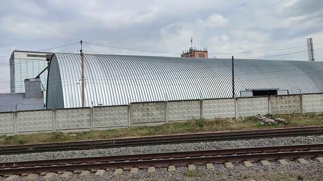 Тепловоз 2М62У-0046(приписан ТЧ Смоленск), с вагонами для зерна, станция Долгая!!! смотреть онлайн