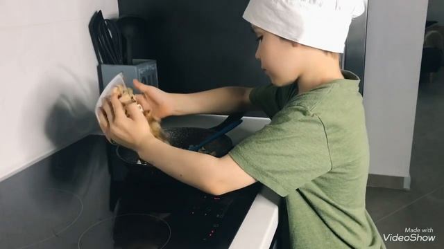 Дети готовят МИДИИ В СЛИВОЧНО-ЧЕСНОЧНОМ СОУСЕ!! Вкусно и полезно! смотреть онлайн