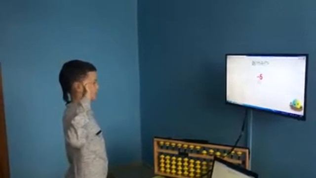 Никита (10 лет) рассказывает английский стих и считает в уме смотреть онлайн