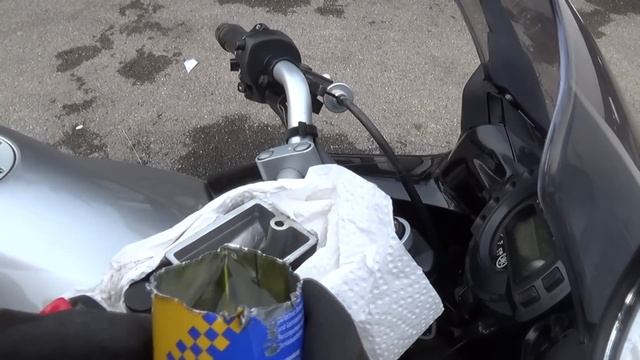 Bremsflüssigkeit wechseln Motorrad | Bremse entlüften DOT | DIY Tutorial смотреть онлайн