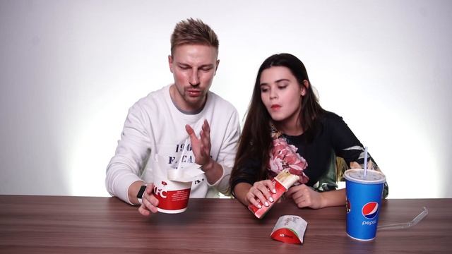 БЛОГЕРЫ ПРОБУЮТ НОВЫЙ ВКУС KFC ЖЮЛЬЕН смотреть онлайн