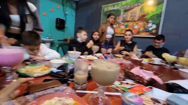 Miren la gran comida que se dió la Plaga gracias a Francisco en la cocina de Normita, Ataco. Part 2 смотреть онлайн