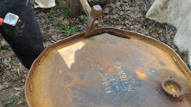 Вскрытие бочки при помощи советского альпенштук смотреть онлайн