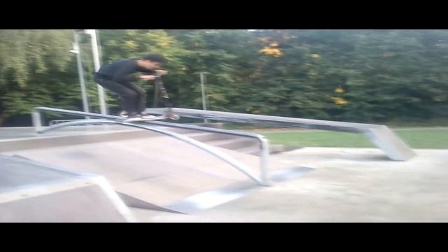 bri и front flip в кузьминках.Нарезка трюков. смотреть онлайн