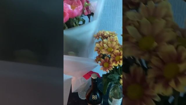 Я же не виновата,что меня любят #цветы #праздник #деньрождения #1июля #семья #лето2023 #сад #Наташа смотреть онлайн