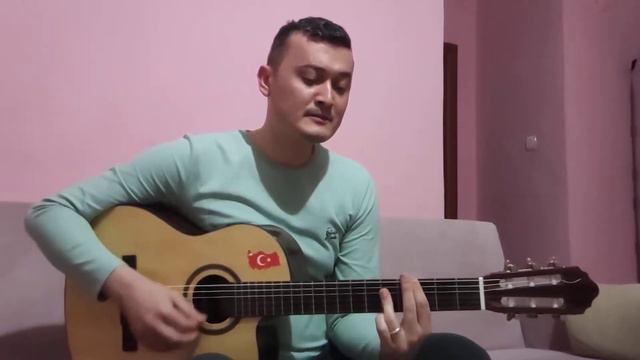 Güllerin İçinden Canım Koşarak Koşarak Gel Bana Gel