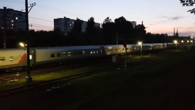 Электровоз ЭП20-025 с пассажирским поездом "Таврия" смотреть онлайн