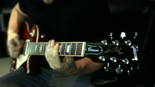 Gibson Les Paul Classic VS Gibson SG Standard 61 смотреть онлайн