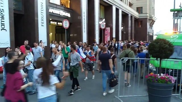 Болельщики перекрыли Охотный ряд 1 июля 2018 года смотреть онлайн