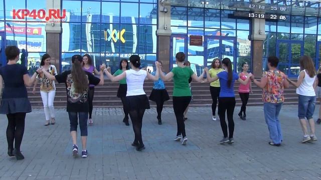 День города: от свадебного рэпа до валяния на газонах смотреть онлайн