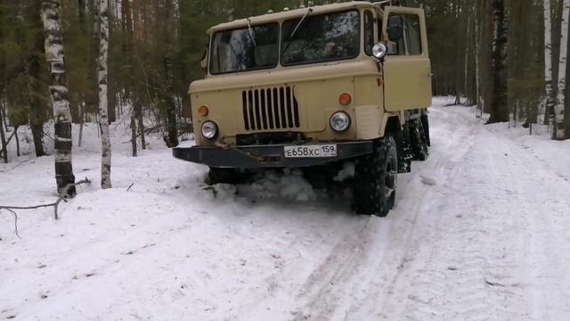 ГАЗ 66 ПО ВЕСЕННЕМУ БЕЗДОРОЖЬЮ! ЖИВЁМ НА БОЛОТЕ! смотреть онлайн
