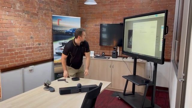 Video Conferencing Kit - Demo - Logitech PTZ Camera, NUC PC, Huddle Pod, AMX Sound Bar & Camera смотреть онлайн