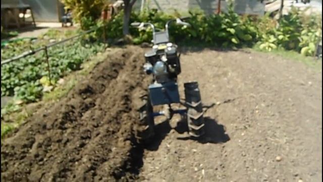 Модернизированный мотоблок КРОТ и самодельный плуг. смотреть онлайн