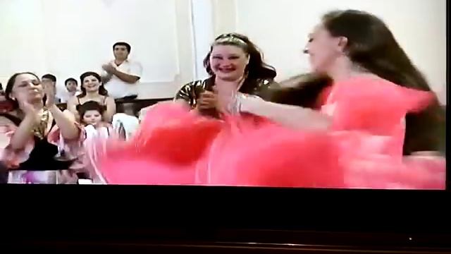 75 летняя бабушка зажигает на свадьбе внука. смотреть онлайн