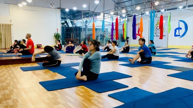 Twisting Yoga Beginners To Intermediate Sequence | Master Ranjeet Singh Bhatia |  Full Yoga Class