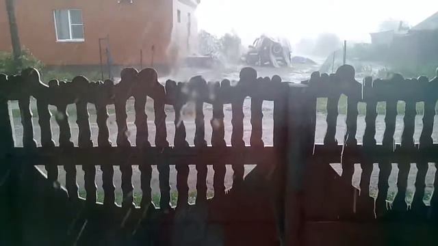 Ураганный ветер с ливнем и градом в Новосибирской области! смотреть онлайн