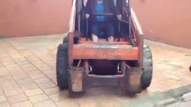 MINICARGADOR DAEWOO DS601 1998