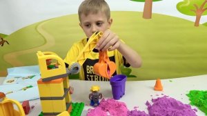 ЦВЕТНОЙ ПЕСОК для детей и строители Лего Дупло - Строим замки и смешиваем цвета. Kinetic Sand