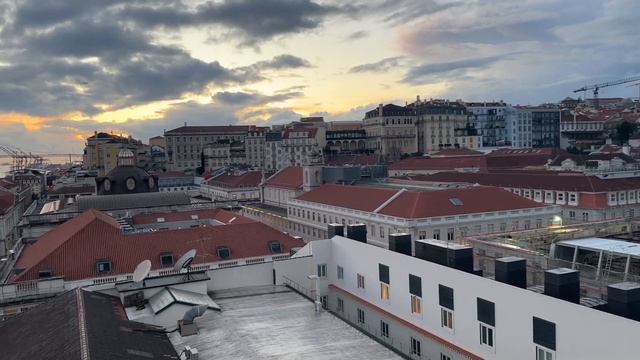 The Arco da Rua Augusta across the Tejo estuary Вид с вершины Арко да Руа Аугуста на устье Тежу смотреть онлайн