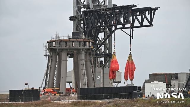 Mechazilla's Chopsticks Load Tested with Water Ballast Bags | SpaceX Boca Chica смотреть онлайн