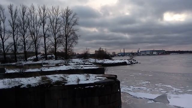 Шлиссельбург, лодку, зажатую во льдах кто спасает? смотреть онлайн
