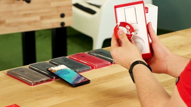 OnePlus 5T - unboxing i pierwsze wrażenia смотреть онлайн