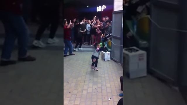 Талант с рождения или мастер-класс по танцам от маленького китайца смотреть онлайн