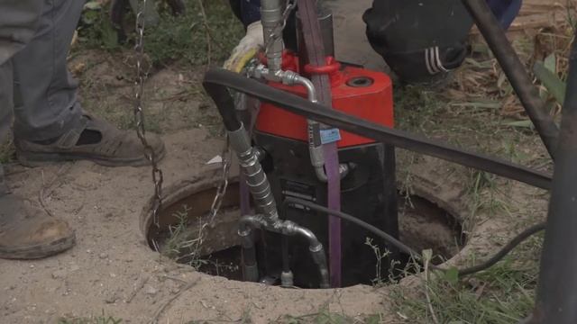Бестраншейная замена канализационной трубы с помощью тросового разрушителя труб Puncher Crash 30 смотреть онлайн