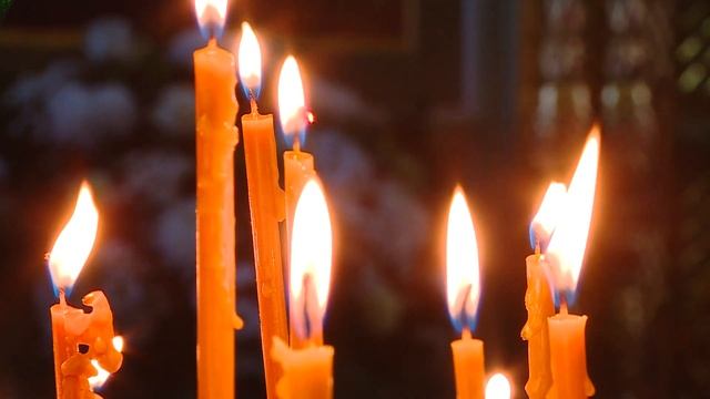 В Рождественскую ночь Свято-Троицкий кафедральный собор посетили сотни верующих смотреть онлайн