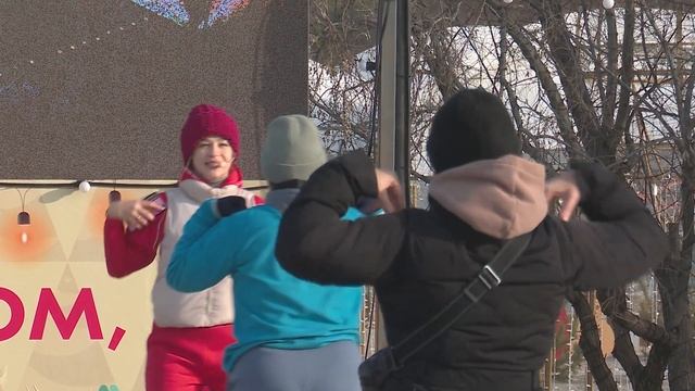 Ни дня без спорта. Анапчане могут принять участие в бесплатных фитнес-тренировках на пляже смотреть онлайн