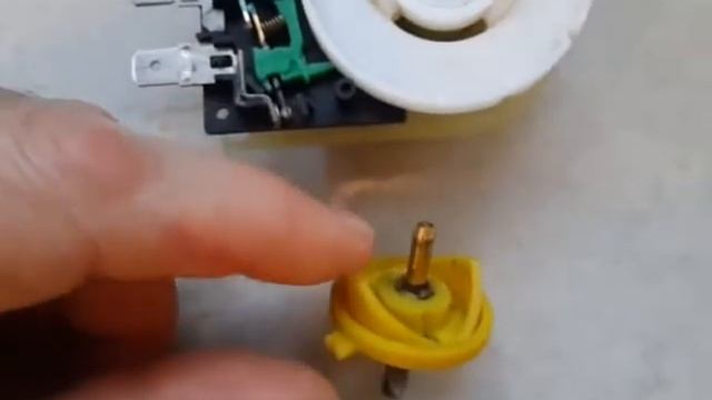 Válvula de tres vías Ariston. смотреть онлайн