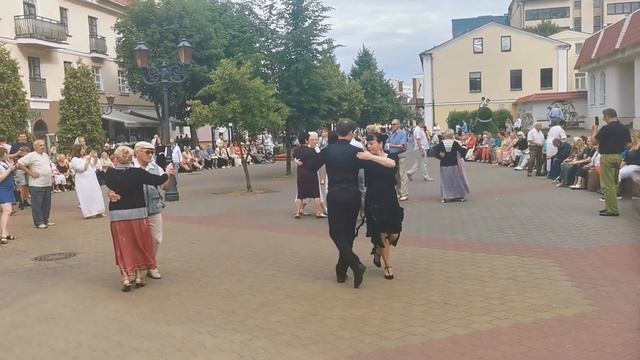 Стоял Бы Август, Тепло Даря, Примерно Так... ДО ДЕКАБРЯ! смотреть онлайн