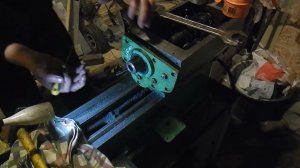 Собираем крышки с сальниками на токарный станок школьник ТВ-4