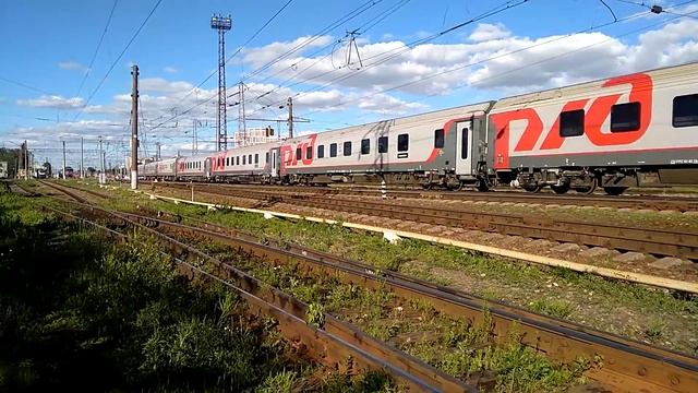 Электровоз ЭП20-051 с поездом №101 Адлер - Москва смотреть онлайн